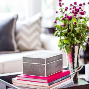 64f1692409b6c785_2663-w600-h900-b0-p0-- A decorative box sitting on a coffee table with a flower-filled vase